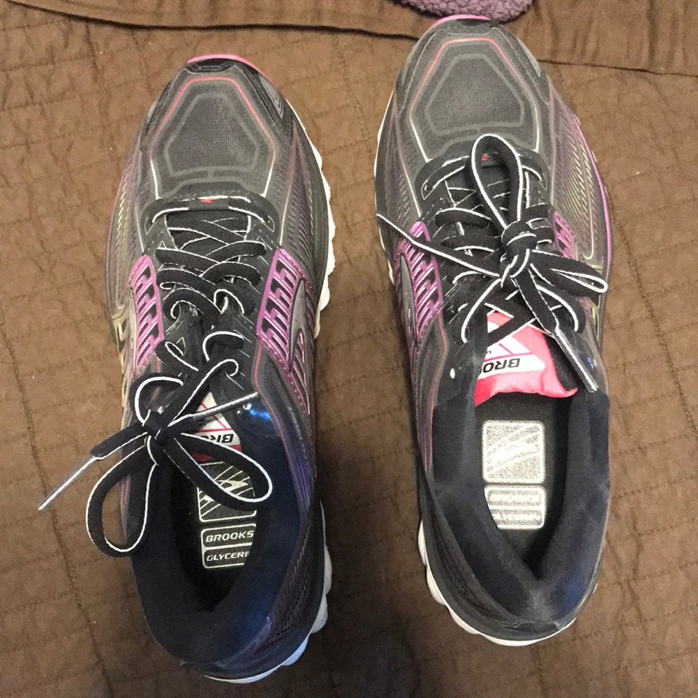 BRAND NEW Brooks Running shoes